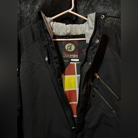 Volcom Windbreaker - Picture 2 of 5